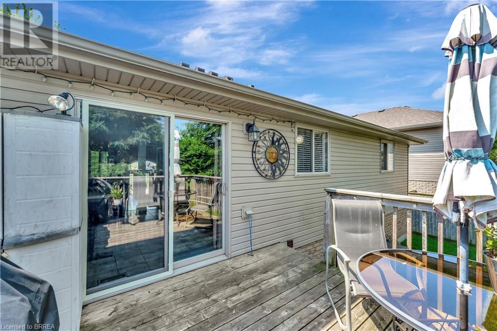Photo 31 of 33 Mansfield Drive, St George ON