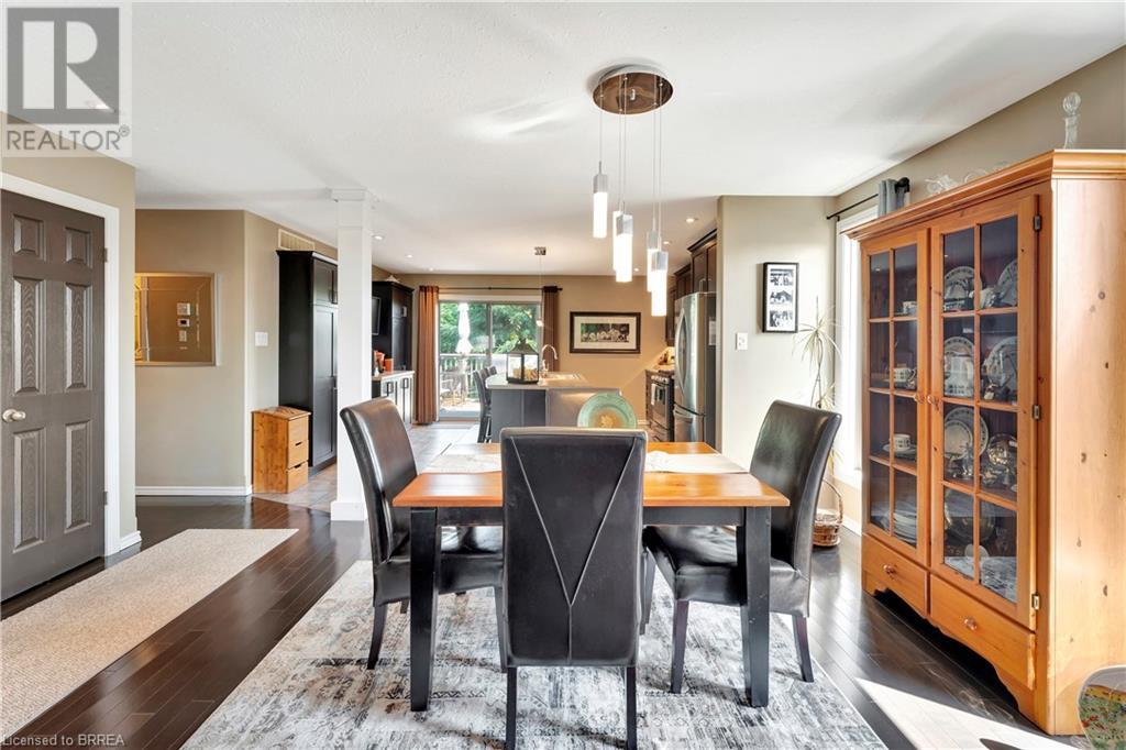 Photo 6 of 33 Mansfield Drive, St George ON