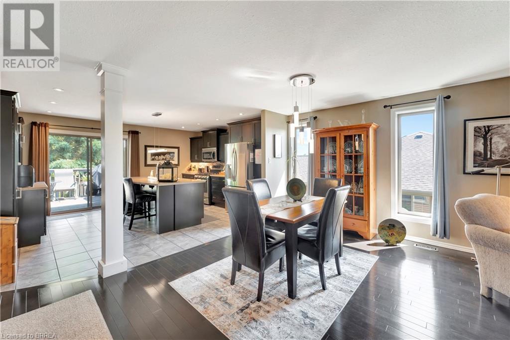 Photo 7 of 33 Mansfield Drive, St George ON