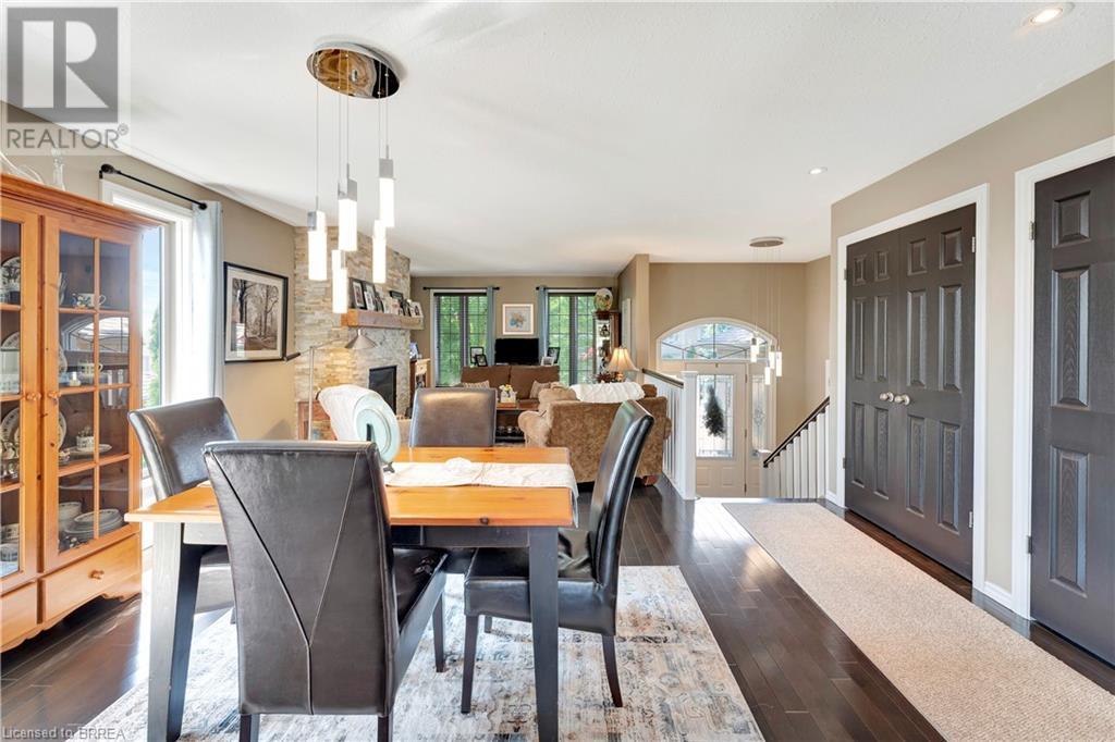 Photo 8 of 33 Mansfield Drive, St George ON