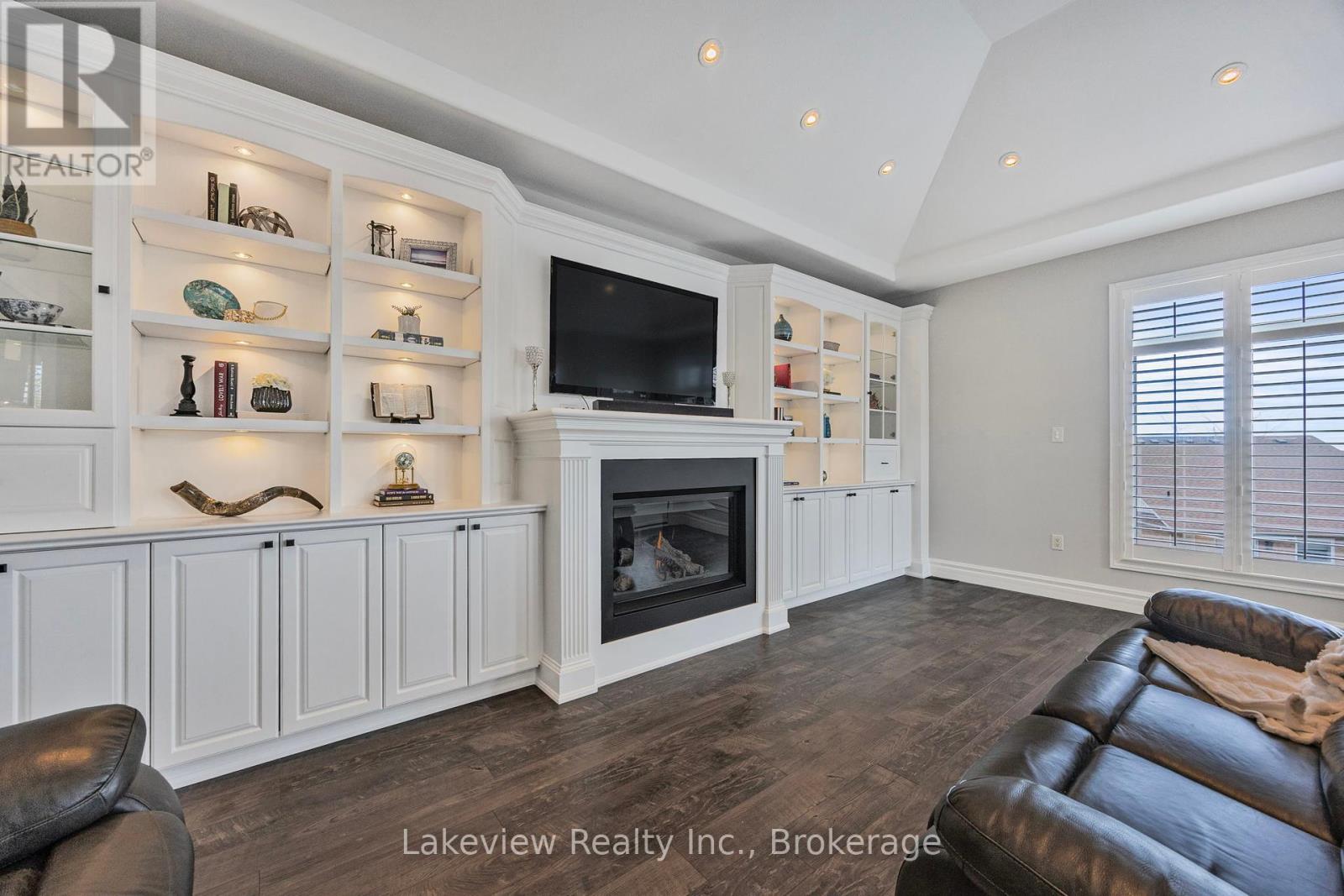 Photo 23 of 31 Cleopatra Court, Orillia ON
