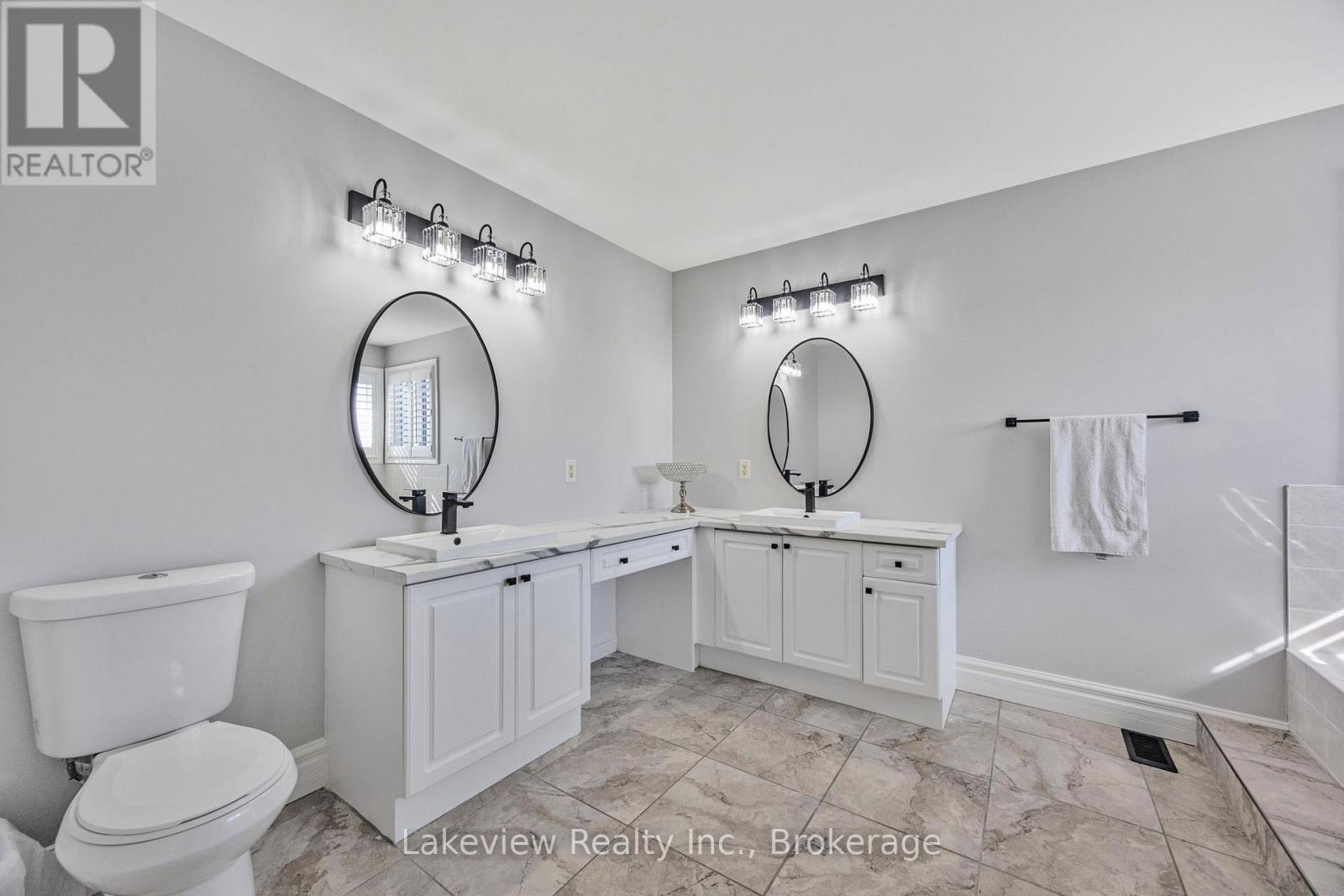 Photo 7 of 31 Cleopatra Court, Orillia ON