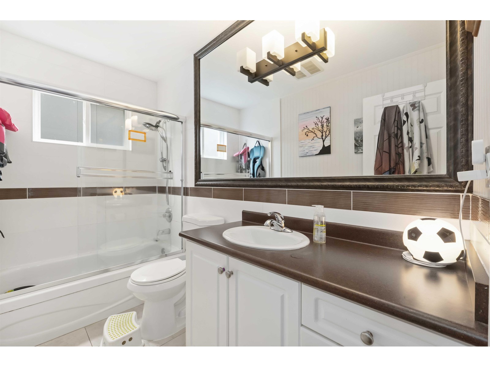 Photo 14 of 15491 Roper Avenue, White Rock BC
