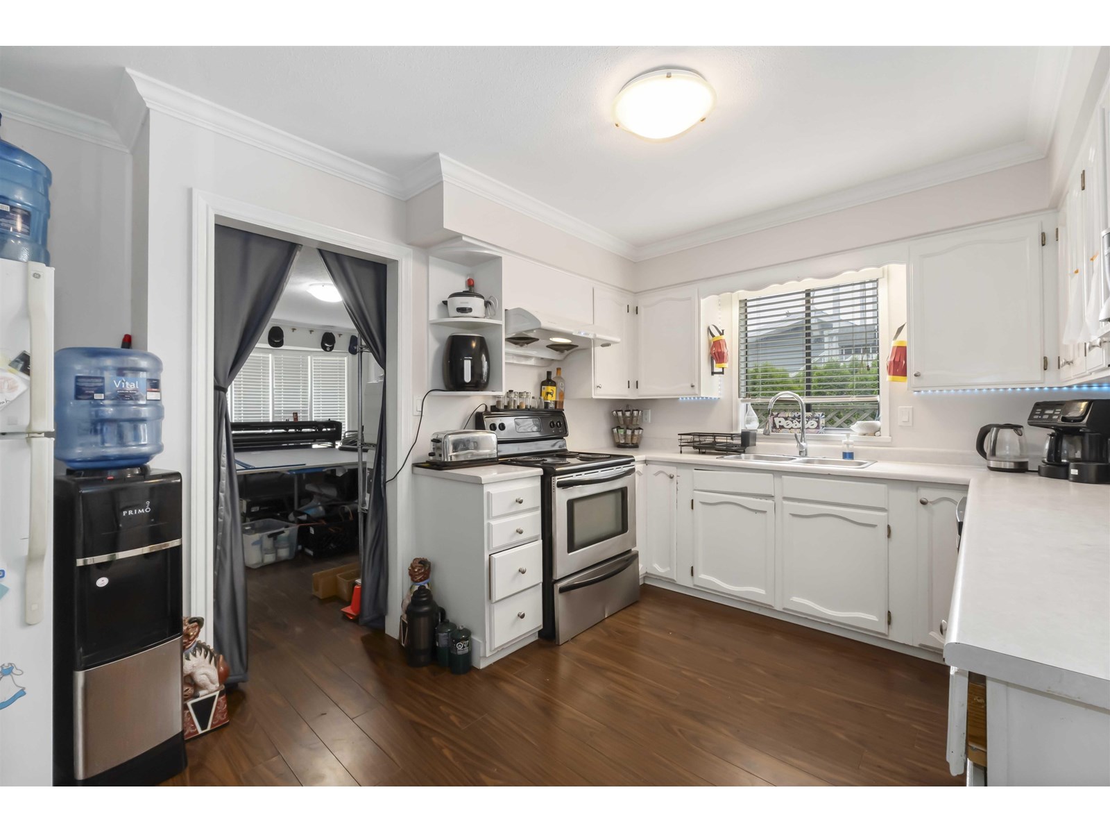 Photo 11 of 15491 Roper Avenue, White Rock BC