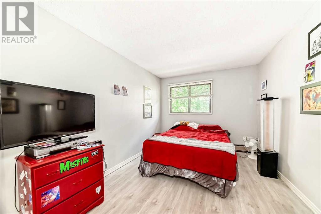 Single Family House for Sale in    Street SW Canyon Meadows Calgary 