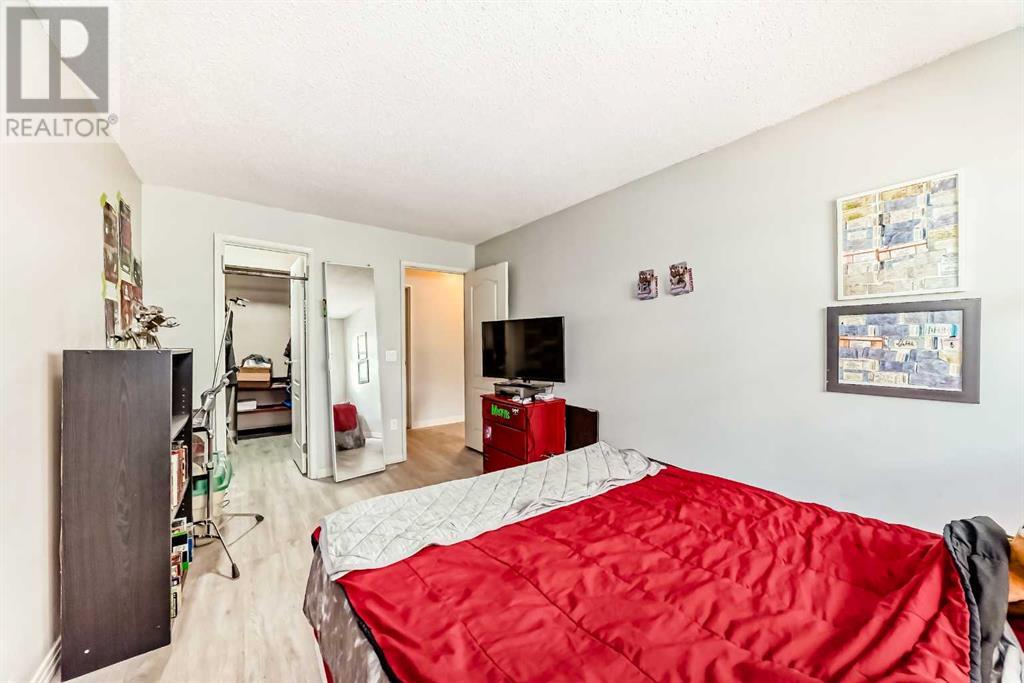 Single Family House for Sale in    Street SW Canyon Meadows Calgary 