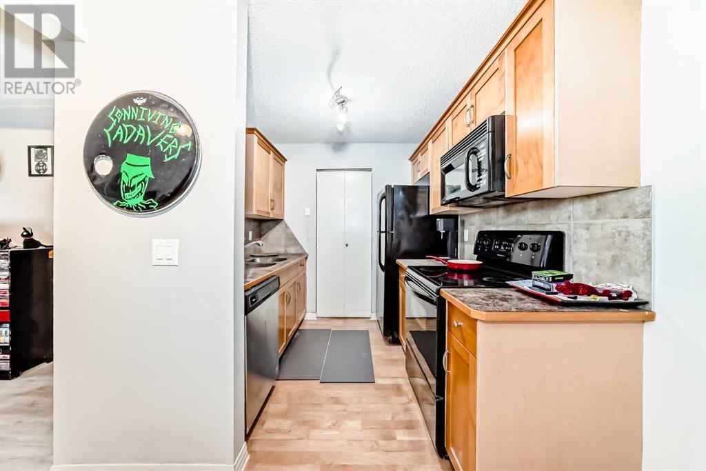 Single Family House for Sale in    Street SW Canyon Meadows Calgary 