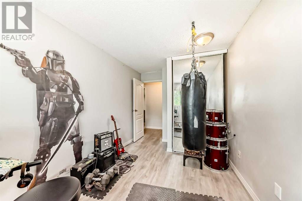 Single Family House for Sale in    Street SW Canyon Meadows Calgary 