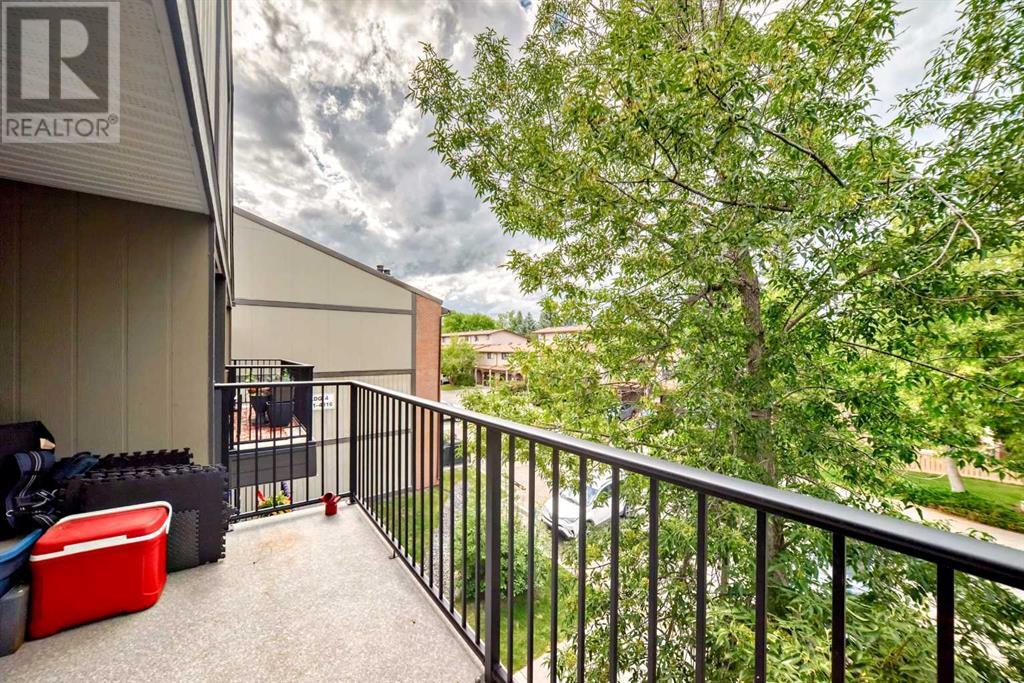 Single Family House for Sale in    Street SW Canyon Meadows Calgary 