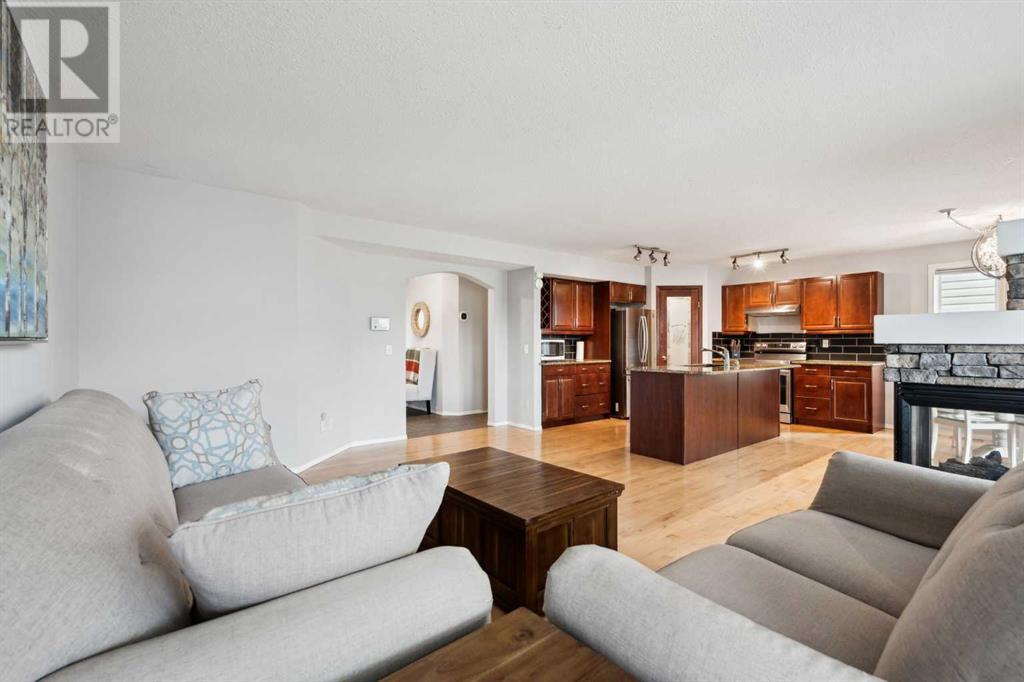 Single Family House for Sale in  Somerglen Way SW Somerset Calgary 