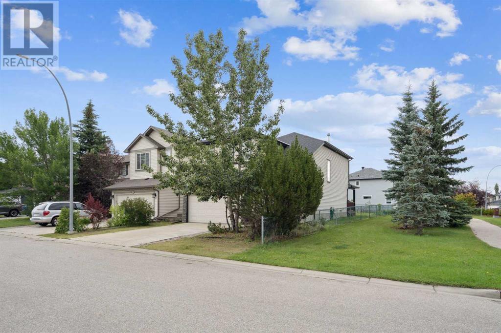 Single Family House for Sale in  Somerglen Way SW Somerset Calgary 