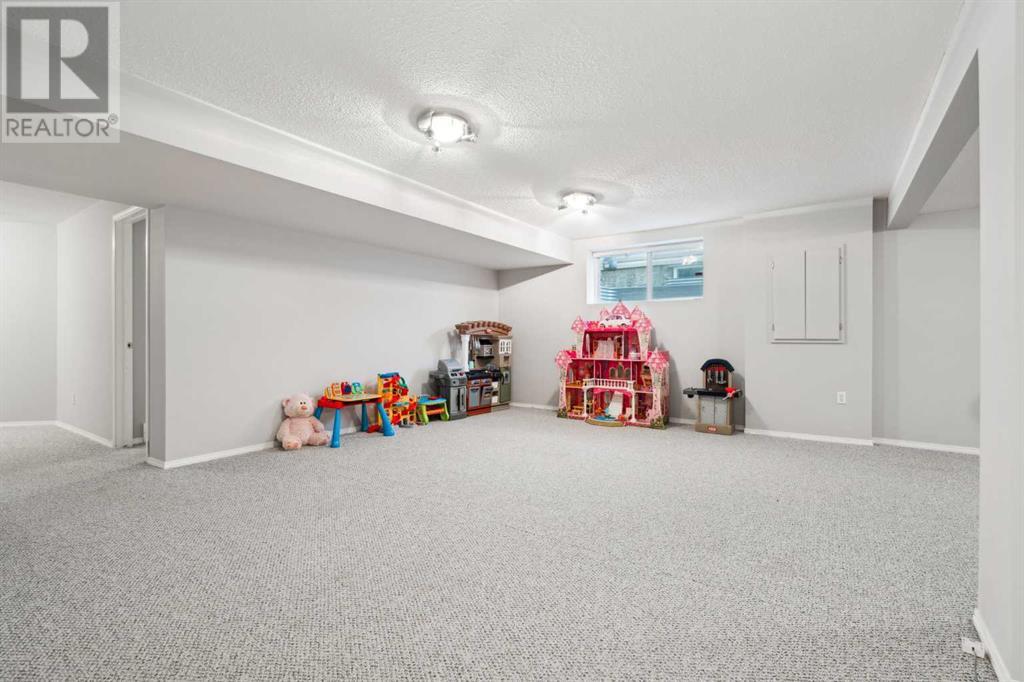 Single Family House for Sale in  Somerglen Way SW Somerset Calgary 