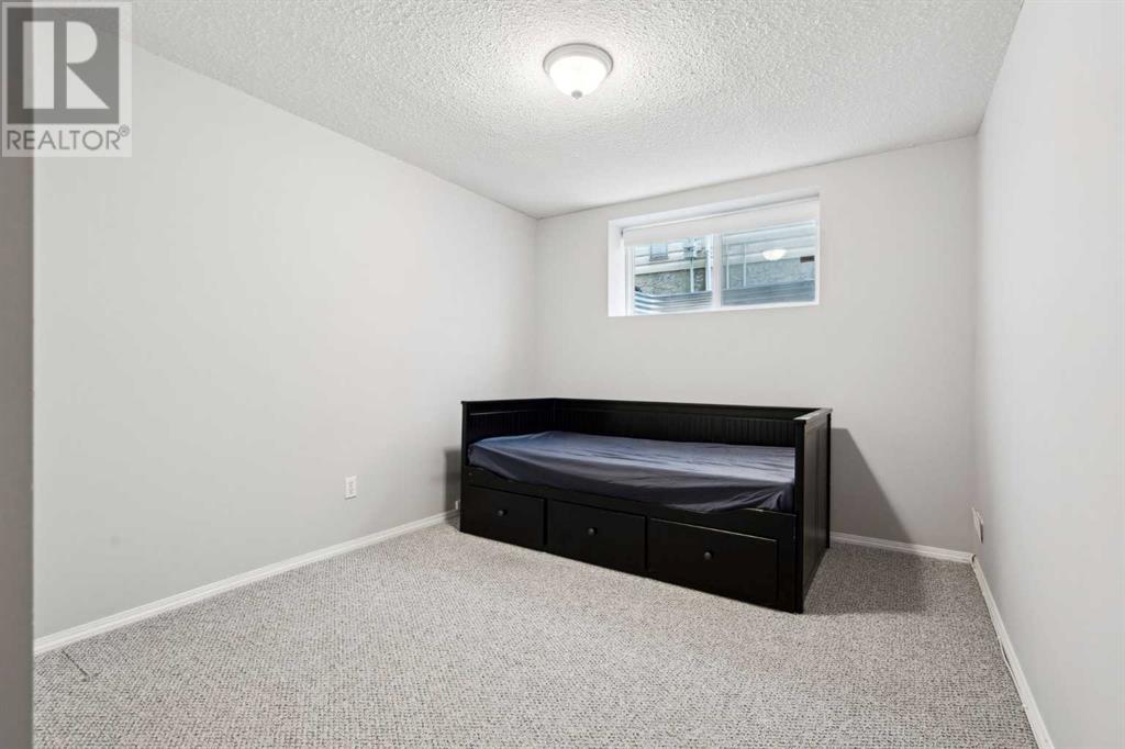 Single Family House for Sale in  Somerglen Way SW Somerset Calgary 