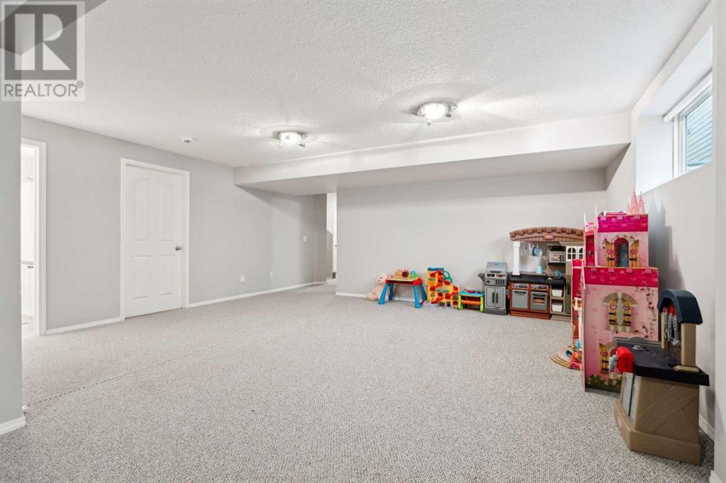 Single Family House for Sale in  Somerglen Way SW Somerset Calgary 