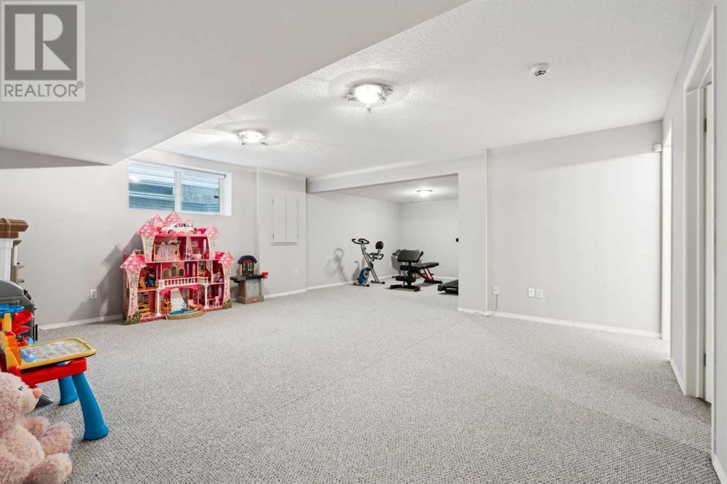 Single Family House for Sale in  Somerglen Way SW Somerset Calgary 