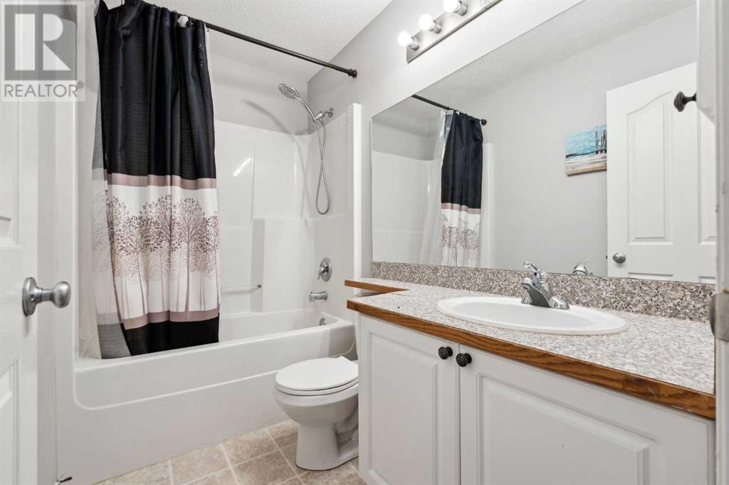 Single Family House for Sale in  Somerglen Way SW Somerset Calgary 