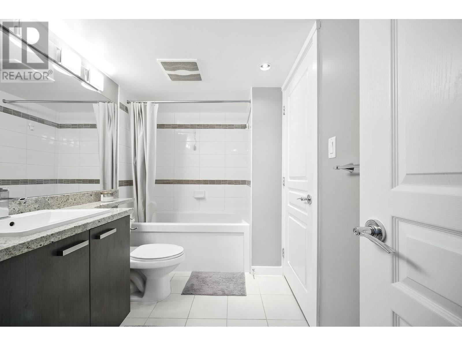 Photo 3 of 118 9399 Tomicki Avenue, Richmond BC