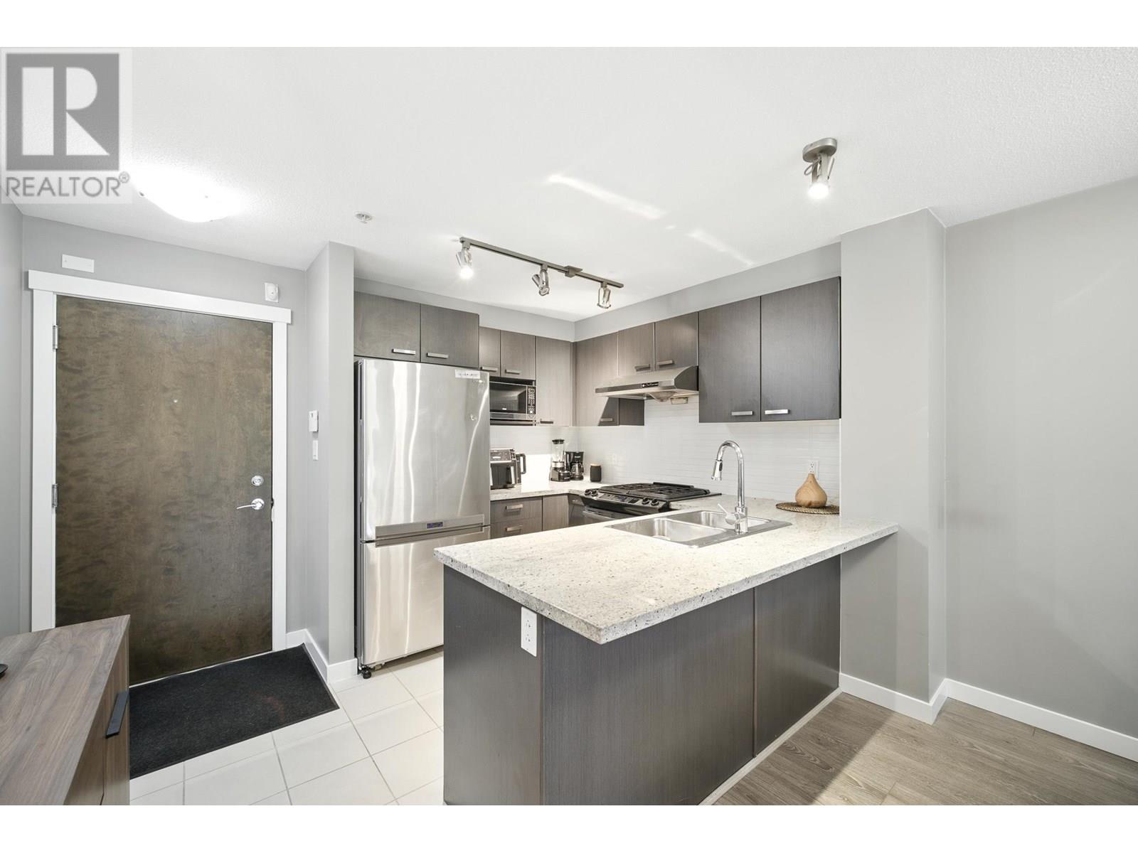 Photo 10 of 118 9399 Tomicki Avenue, Richmond BC