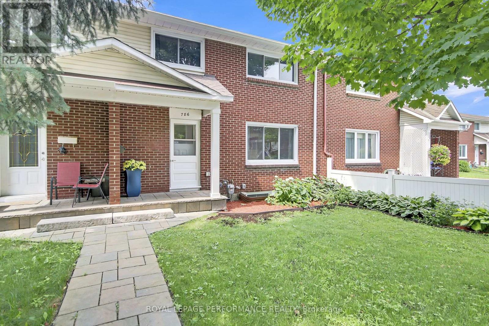 Beautifully updated 3 Bedroom Freehold Townhouse