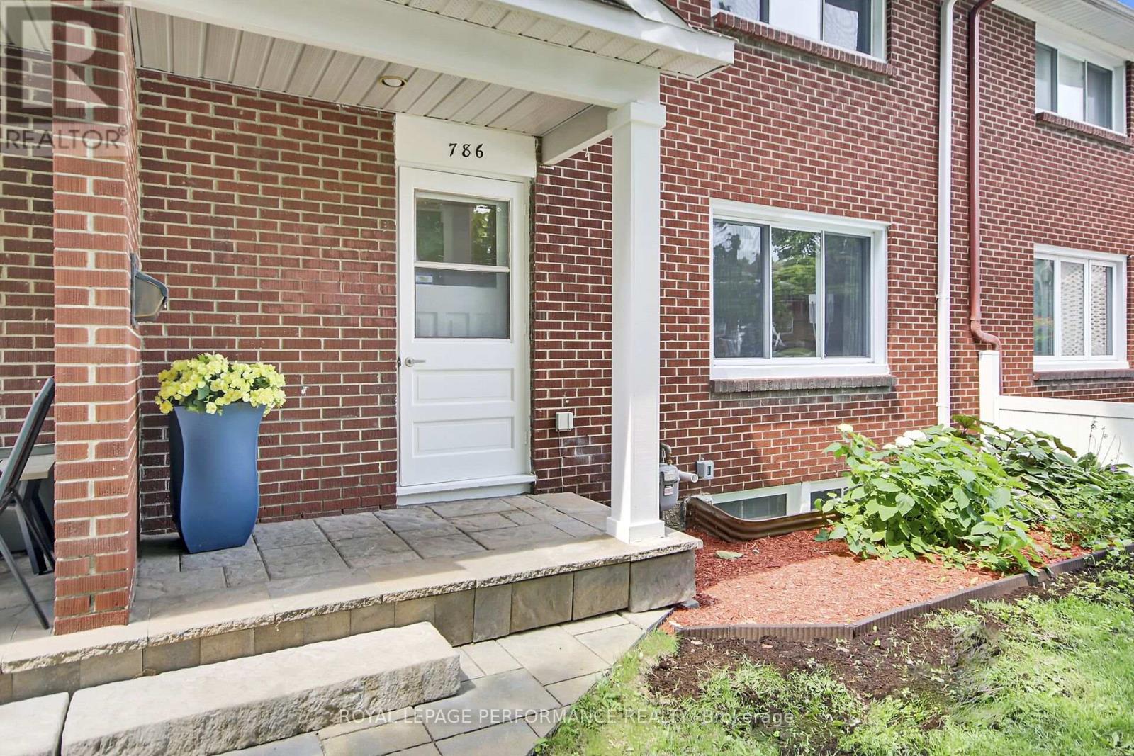 Minutes from schools, shopping and public transit