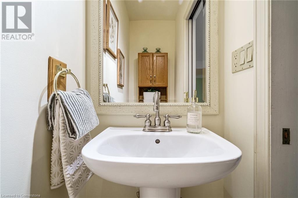 Photo 21 of 1121 Stephenson Drive, Burlington ON