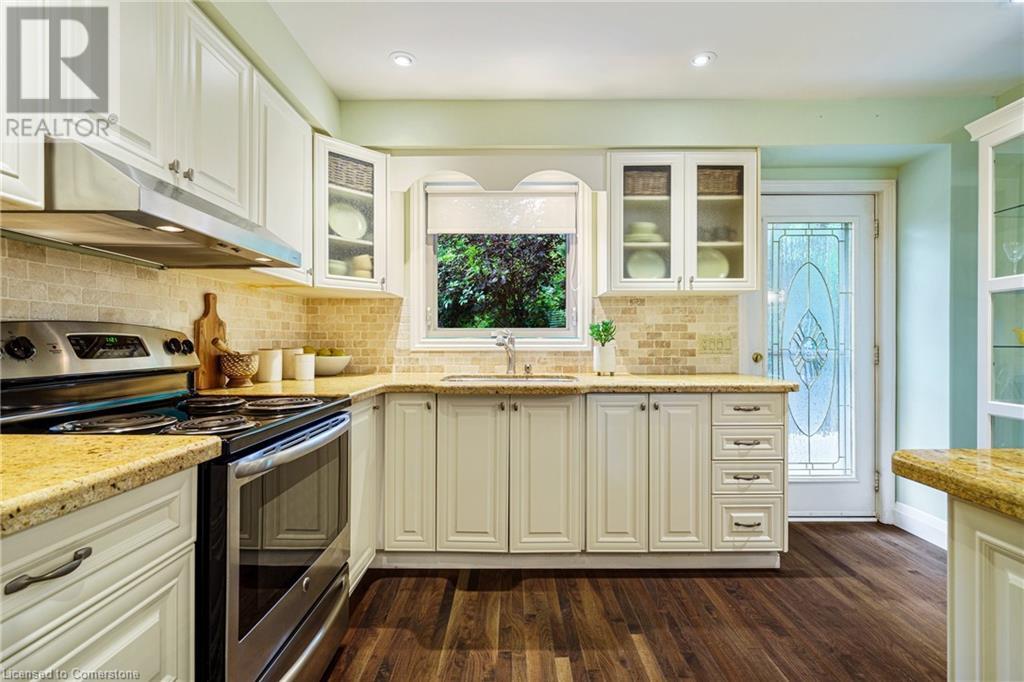 Photo 15 of 1121 Stephenson Drive, Burlington ON