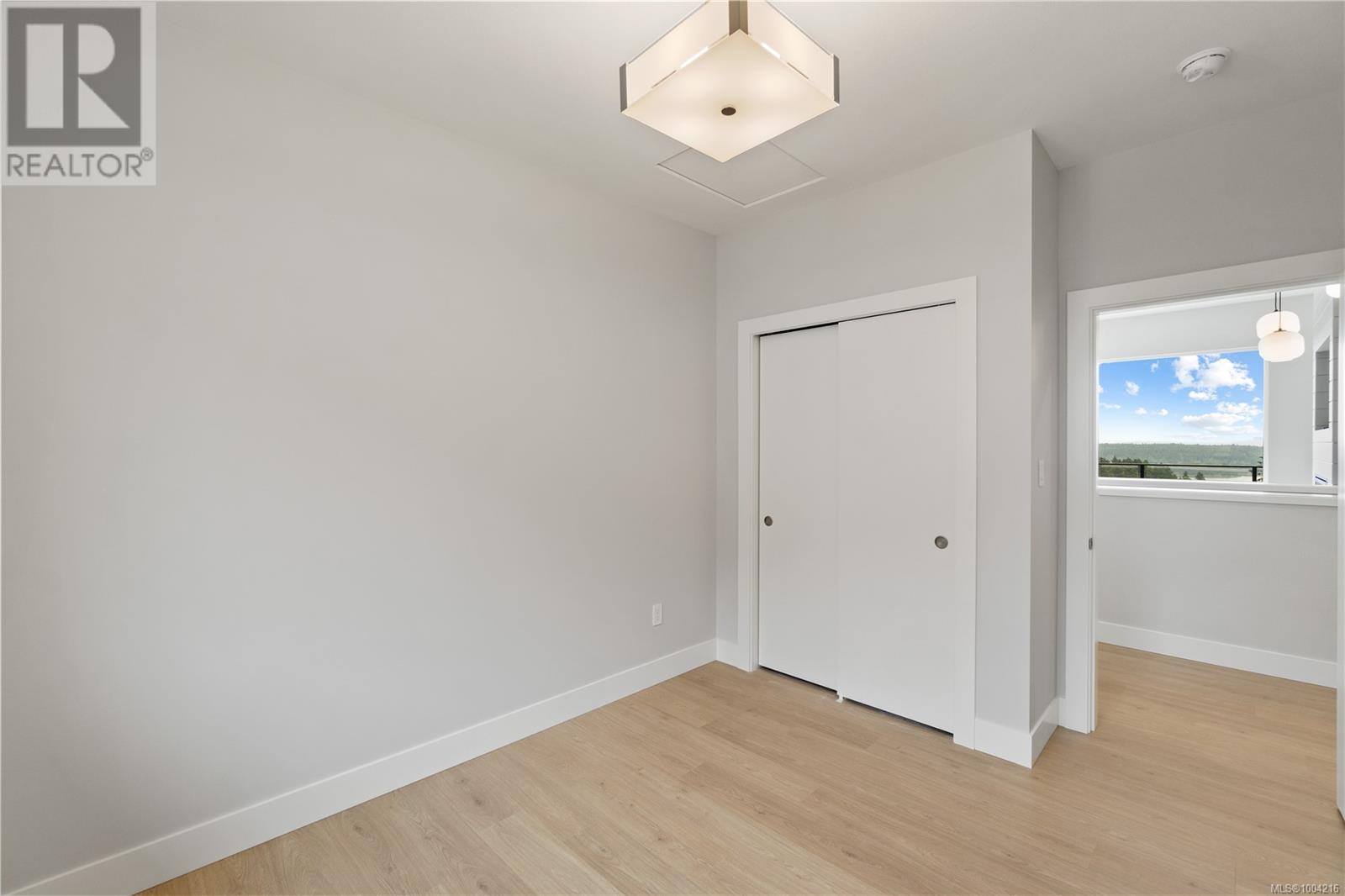 431 COLONIA DR S - Image 36