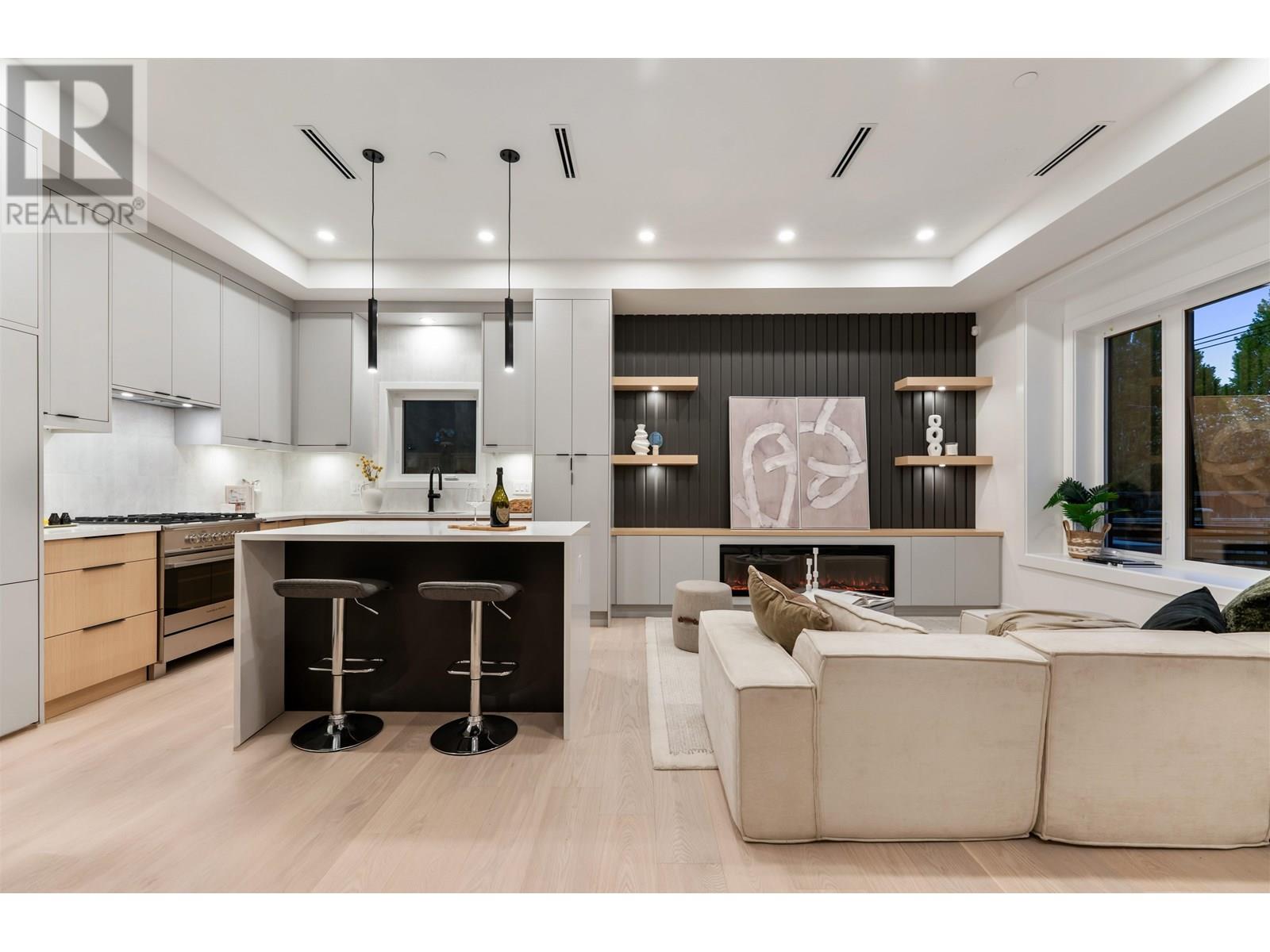 Photo 3 of 1 1259 Renfrew Street, Vancouver BC