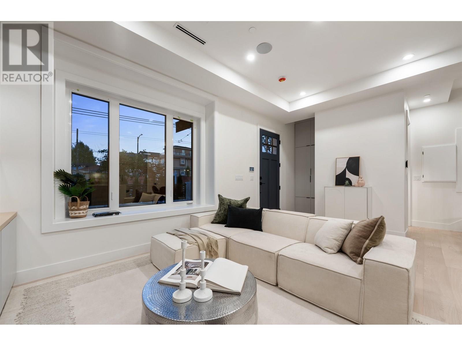 Photo 4 of 1 1259 Renfrew Street, Vancouver BC