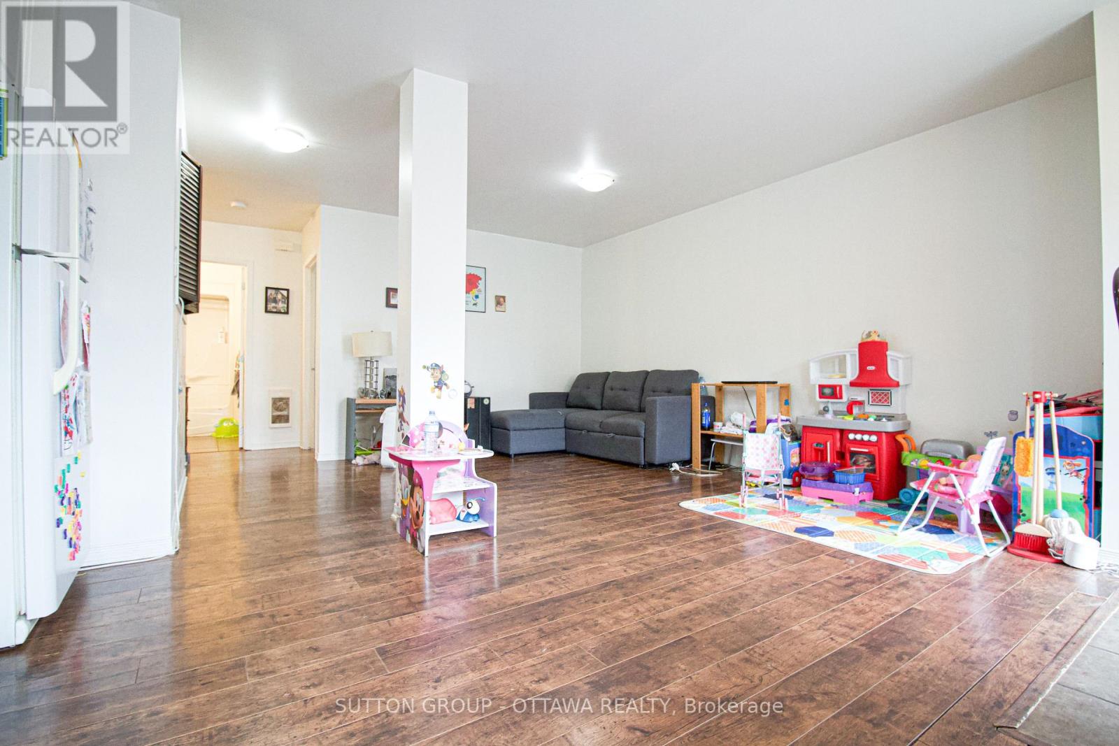 Photo 10 of 309 Cyr Avenue, Ottawa ON