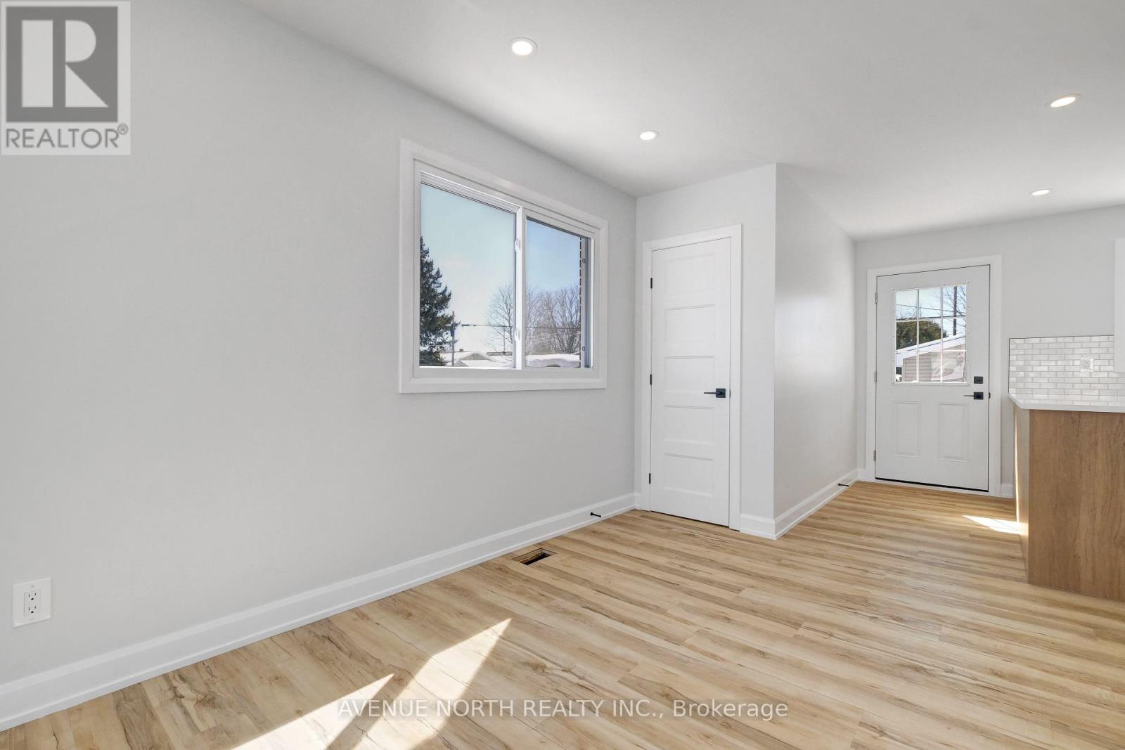 Photo 17 of 882 Balsam Drive, Ottawa ON