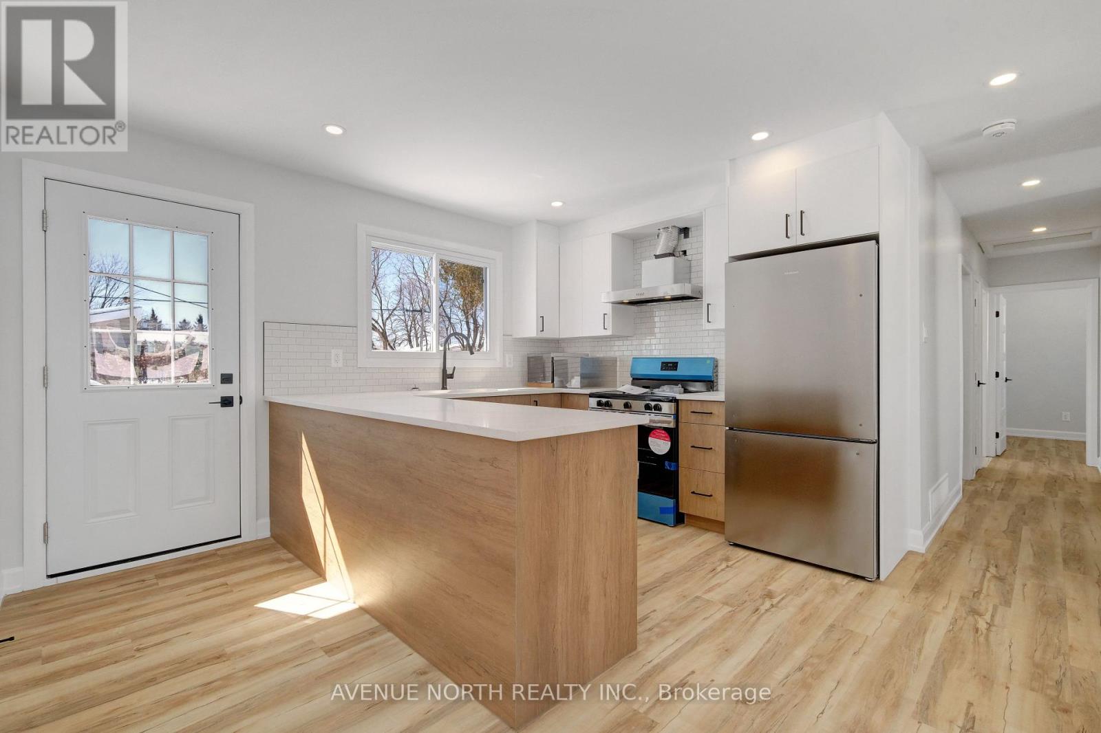 Photo 2 of 882 Balsam Drive, Ottawa ON