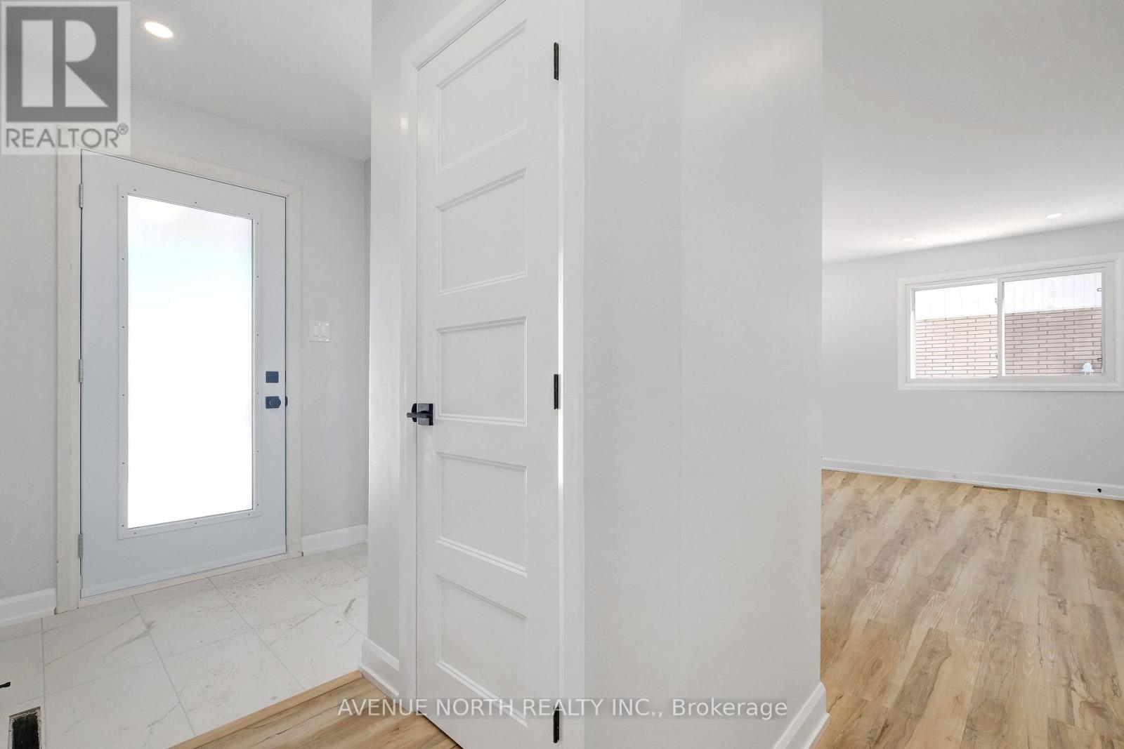 Photo 13 of 882 Balsam Drive, Ottawa ON