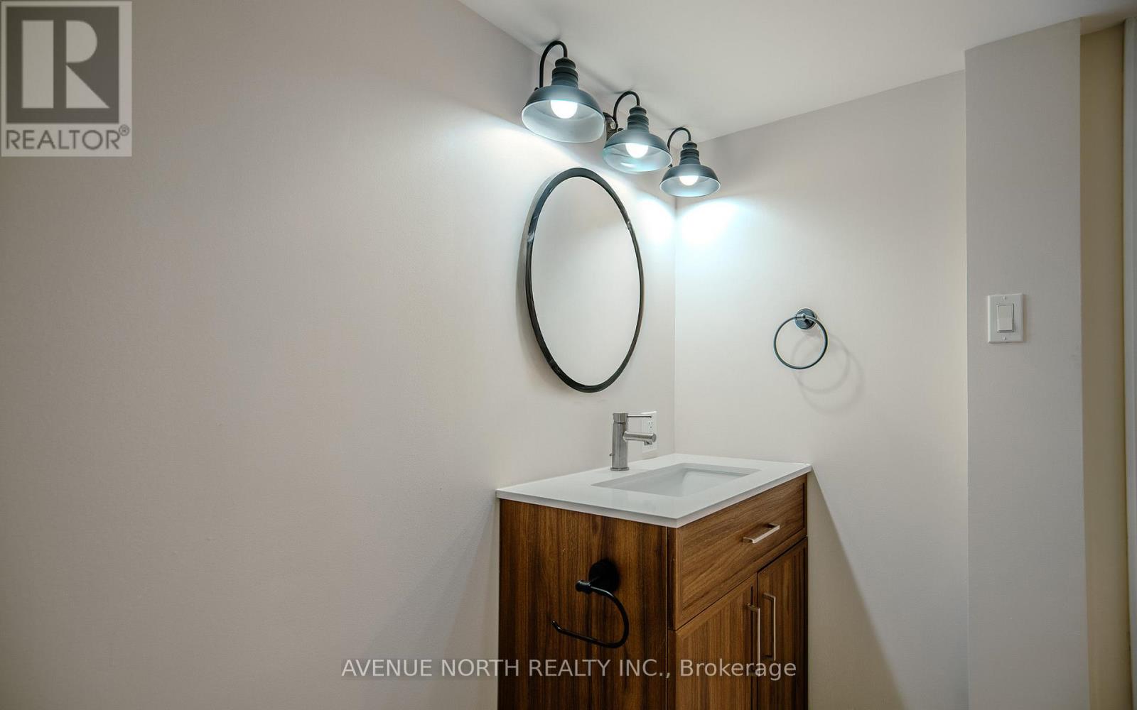 Photo 19 of 882 Balsam Drive, Ottawa ON