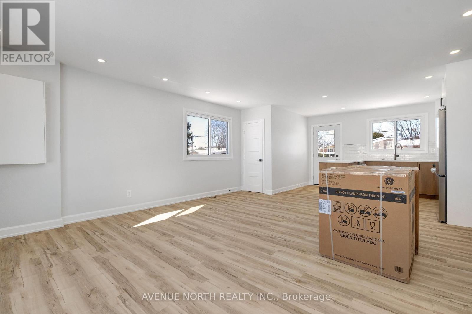 Photo 15 of 882 Balsam Drive, Ottawa ON
