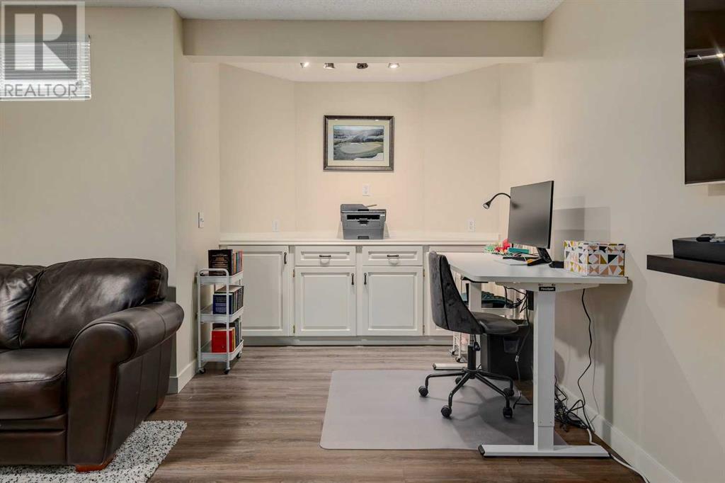 Single Family House for Sale in  Douglasbank Crescent SE Douglasdale/Glen Calgary 