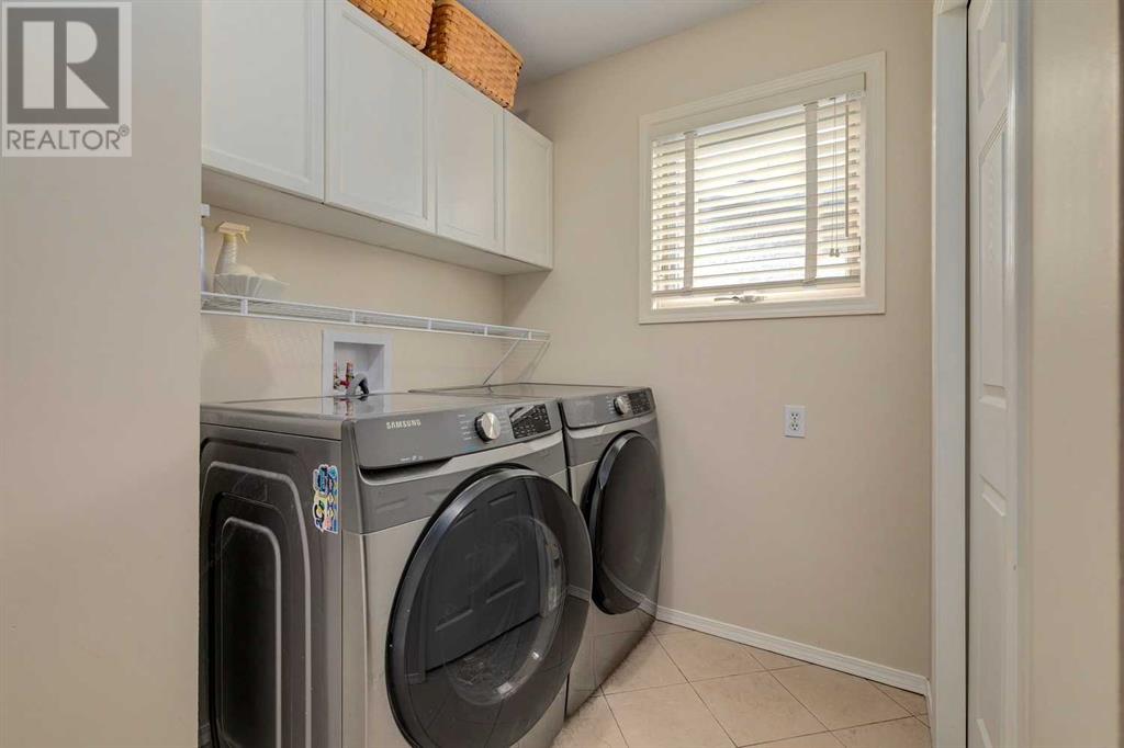 Single Family House for Sale in  Douglasbank Crescent SE Douglasdale/Glen Calgary 