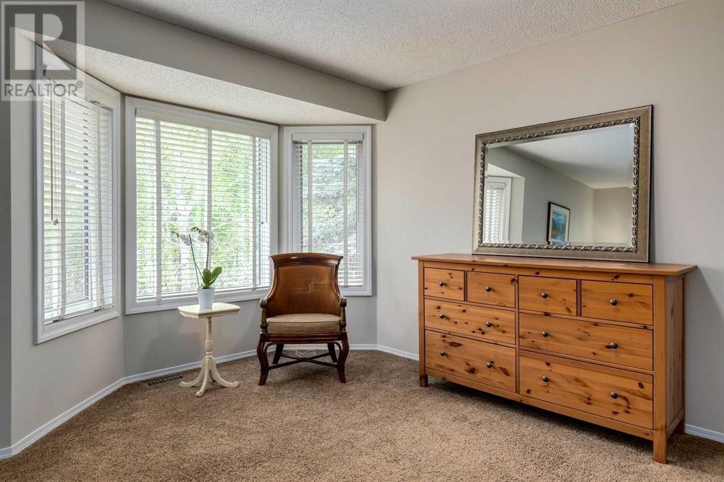 Single Family House for Sale in  Douglasbank Crescent SE Douglasdale/Glen Calgary 