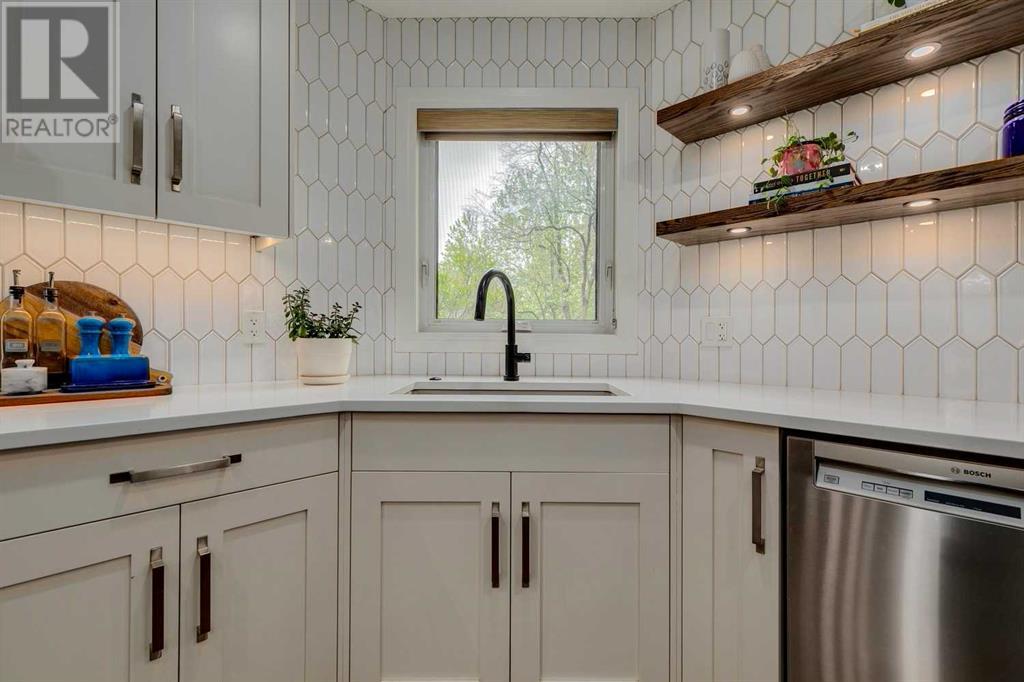 Single Family House for Sale in  Douglasbank Crescent SE Douglasdale/Glen Calgary 