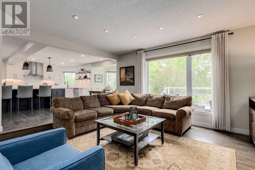 Single Family House for Sale in  Douglasbank Crescent SE Douglasdale/Glen Calgary 