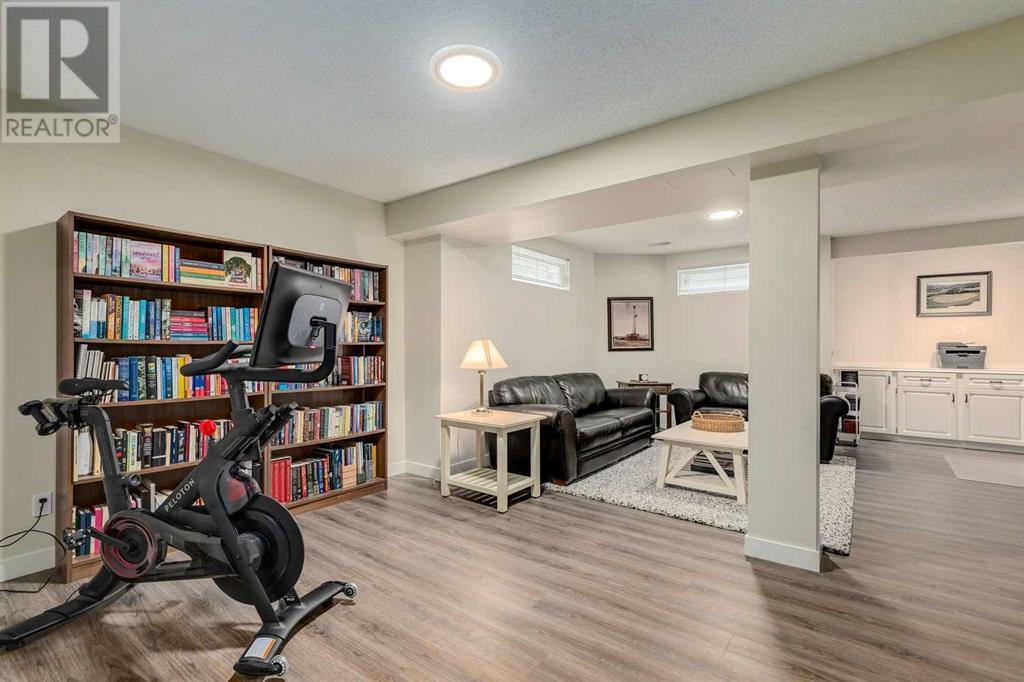 Single Family House for Sale in  Douglasbank Crescent SE Douglasdale/Glen Calgary 