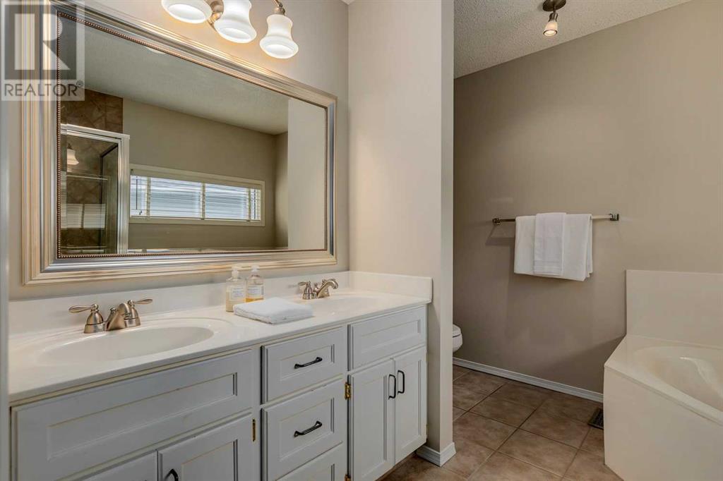 Single Family House for Sale in  Douglasbank Crescent SE Douglasdale/Glen Calgary 