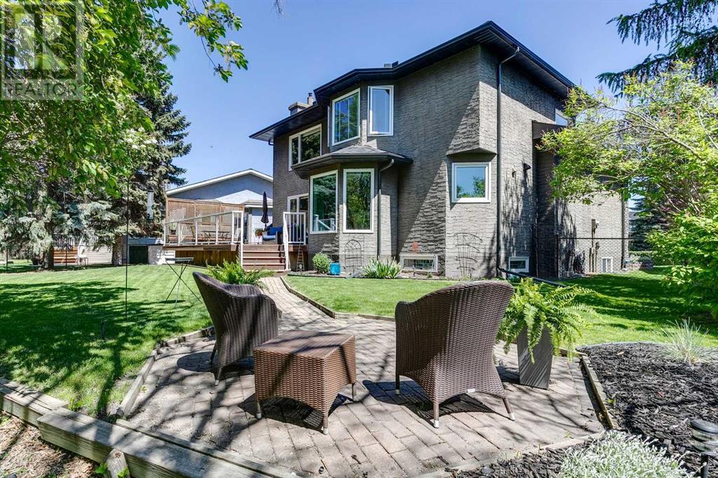Single Family House for Sale in  Douglasbank Crescent SE Douglasdale/Glen Calgary 