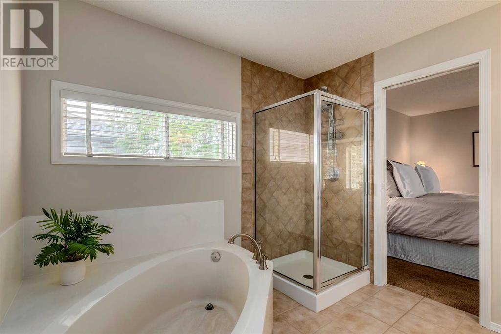 Single Family House for Sale in  Douglasbank Crescent SE Douglasdale/Glen Calgary 