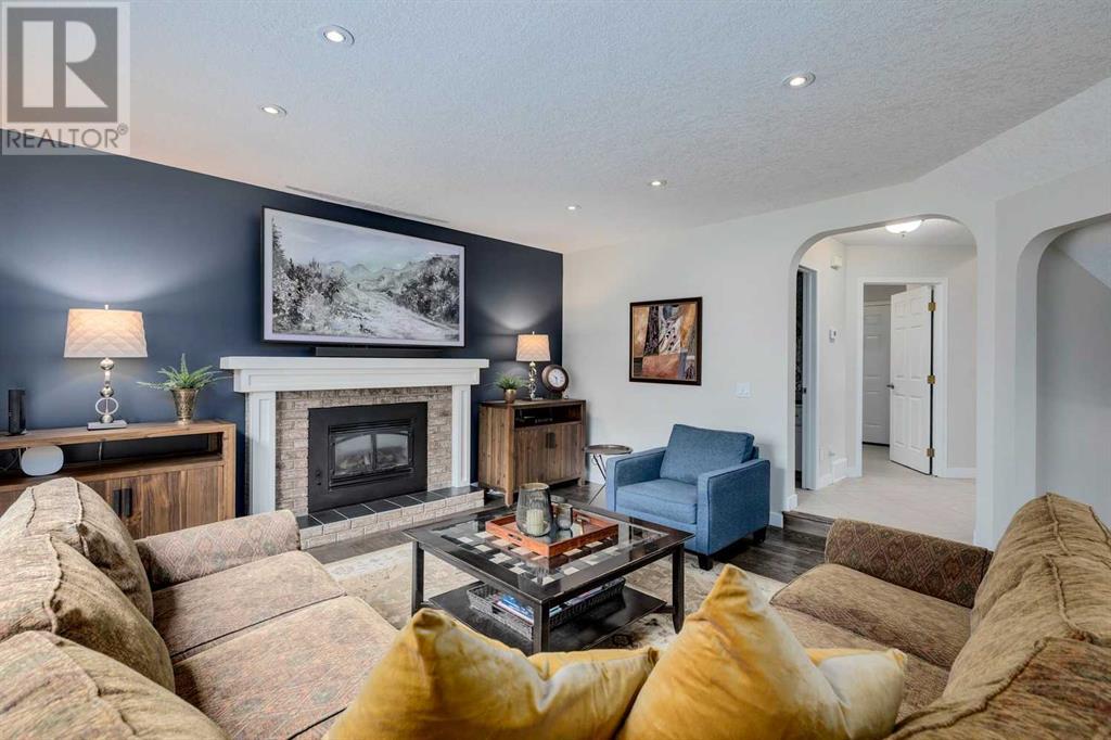 Single Family House for Sale in  Douglasbank Crescent SE Douglasdale/Glen Calgary 
