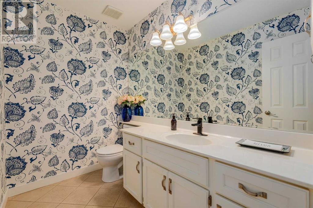 Single Family House for Sale in  Douglasbank Crescent SE Douglasdale/Glen Calgary 