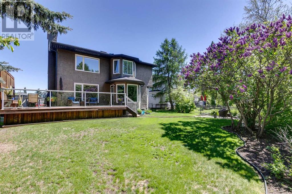 Single Family House for Sale in  Douglasbank Crescent SE Douglasdale/Glen Calgary 
