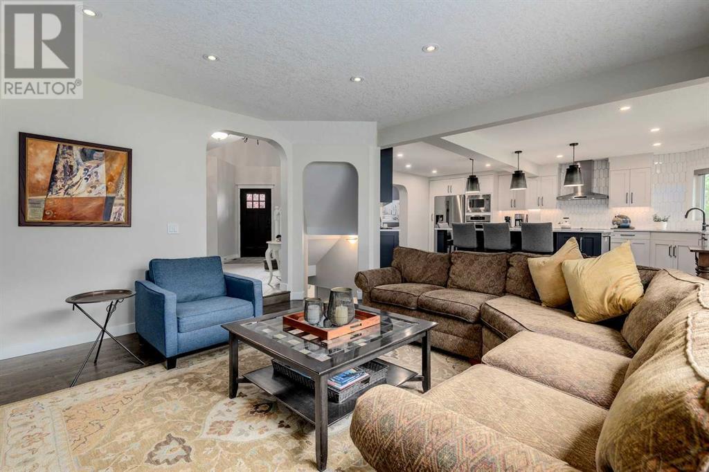 Single Family House for Sale in  Douglasbank Crescent SE Douglasdale/Glen Calgary 