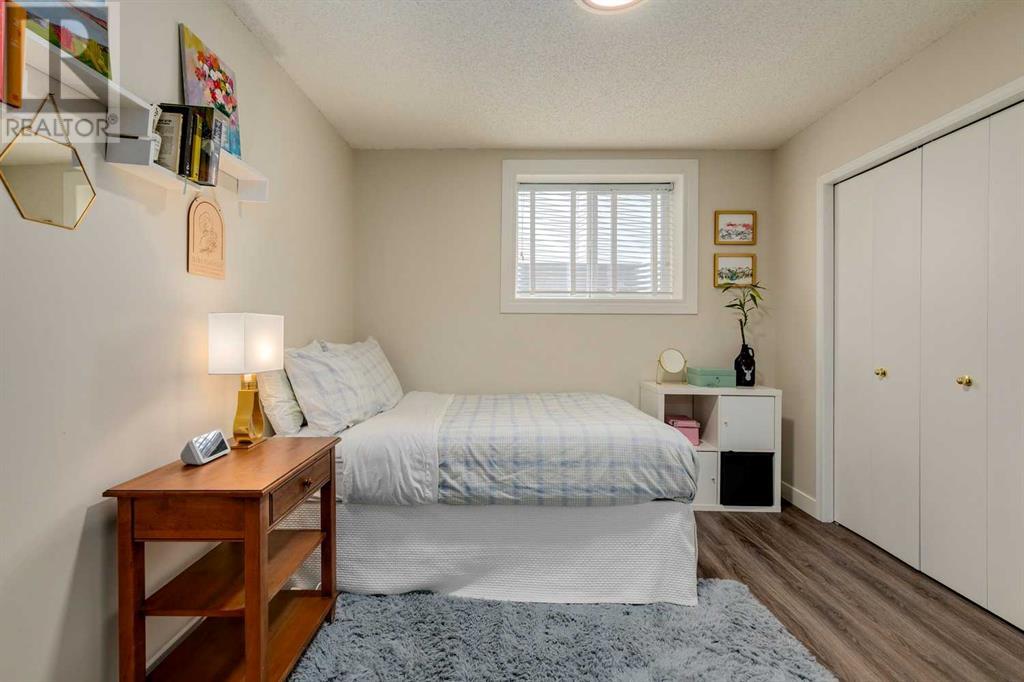 Single Family House for Sale in  Douglasbank Crescent SE Douglasdale/Glen Calgary 