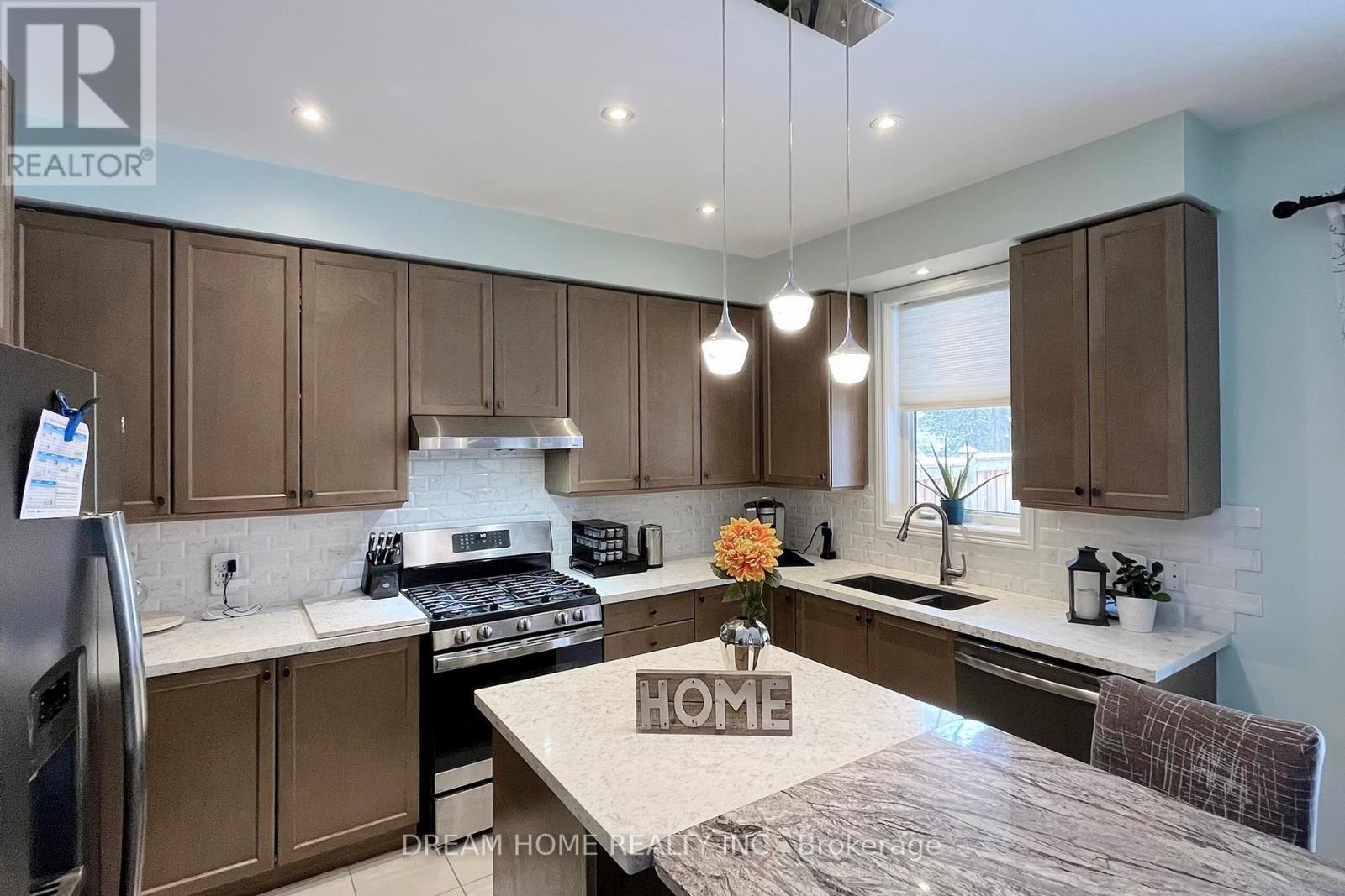 Photo 23 of 63 Murray Tabb Street, Clarington ON